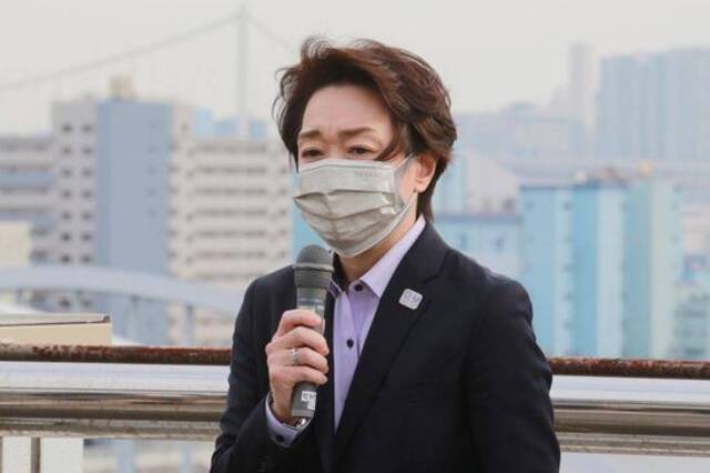 （图说：东京奥组委主席桥本圣子接受采访。图/Reuters）