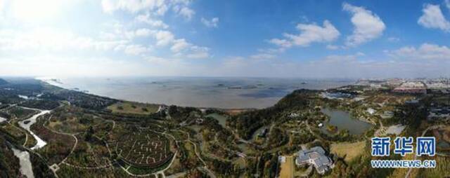 这是江苏南通五山及沿江地区景色（2020年11月13日摄，无人机照片）。新华社记者季春鹏摄