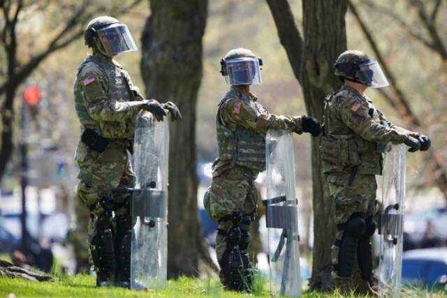 美国民警卫队训练缺场地设备 士兵