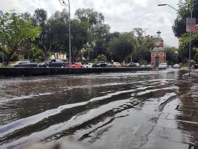 河流涨水导致巴西马瑙斯市遭遇近120年来最大洪灾