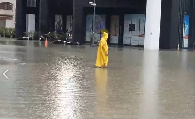 台媒：今晨“雨炸高雄”！