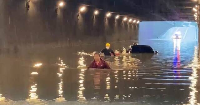 台媒：今晨“雨炸高雄”！