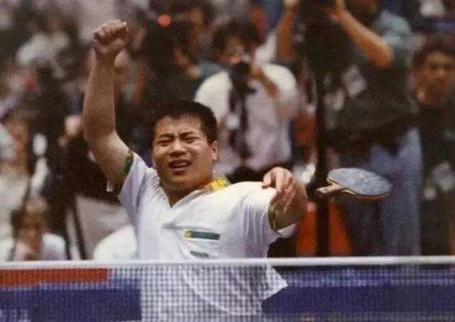 1995年天津世乒赛，王涛在男团决赛中。图片来自网络