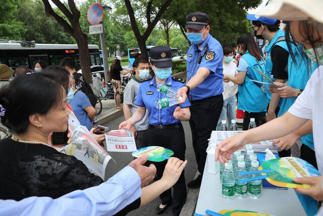 高考首日，北京考点500米内工地严查噪声