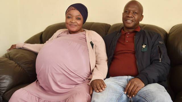 南非坦比萨37岁妇女西斯霍一口气生10胞胎打破吉尼斯世界纪录