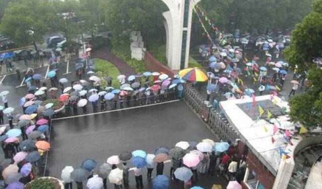 高考期间下雨/图片来源于网络