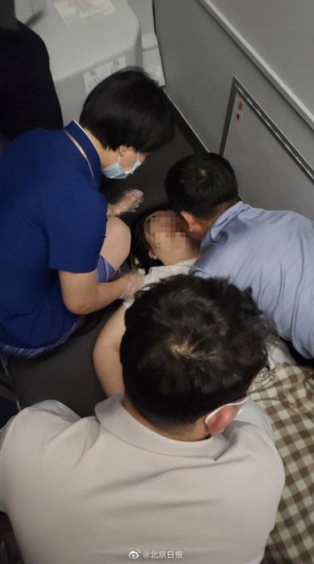 南航航班因旅客突发疾病紧急备降北京大兴机场