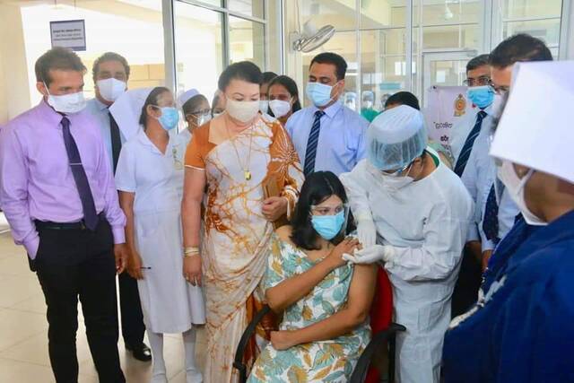 斯里兰卡开始为孕妇接种中国新冠疫苗