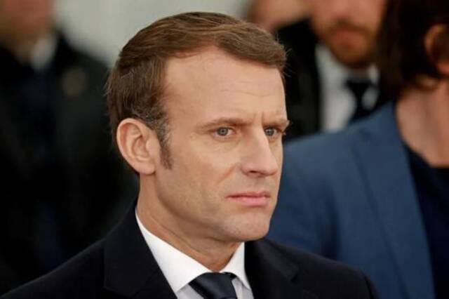 震惊全球！马克龙遭人掌掴，“孤立事件”背后的法国总统到底有多难？
