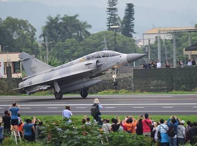 幻影-2000型战机从新竹基地起飞图源：社交媒体