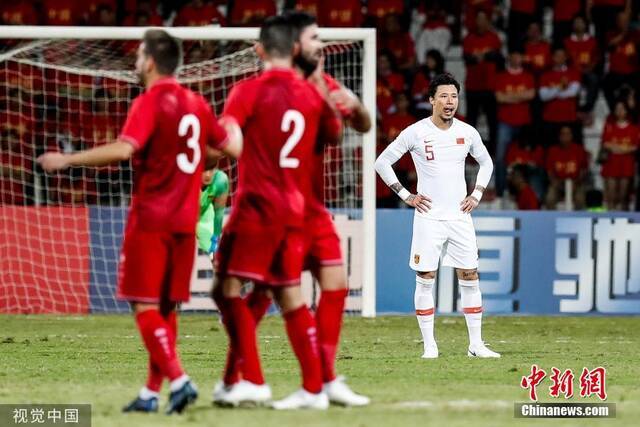 资料图：2019年11月14日，国足在世预赛40强赛中不敌叙利亚，赛后里皮宣布辞职。图片来源：视觉中国。