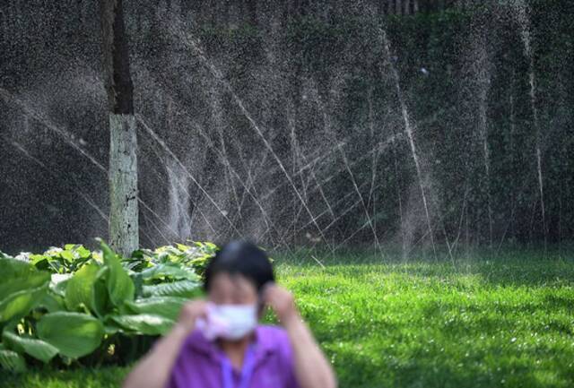 北京高温持续，雷阵雨将救场！明天午后局地大风冰雹