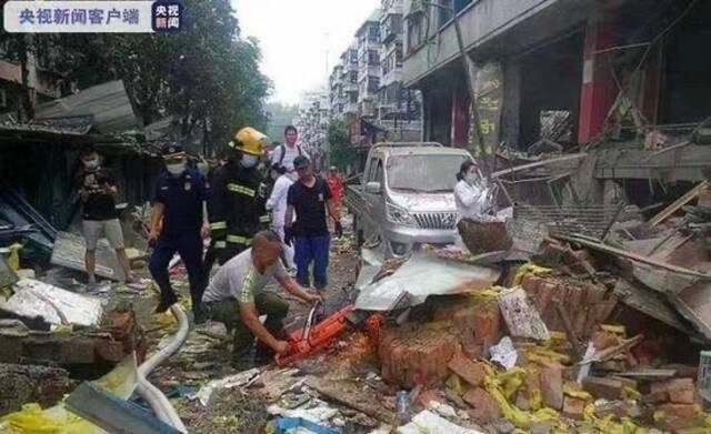 整个菜市场被掀翻！湖北十堰爆炸事故已致11人死亡，37人重伤