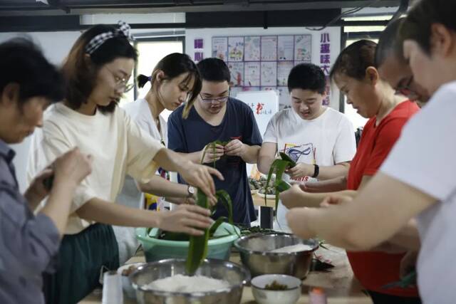 生活不止诗和远方，还有宿舍这个老地方。