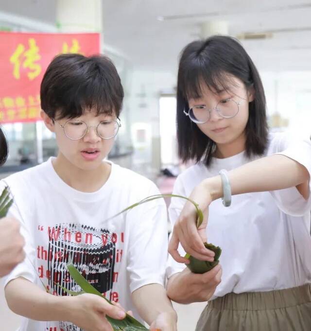 包粽子 做香囊 我在上海师大这样过端午