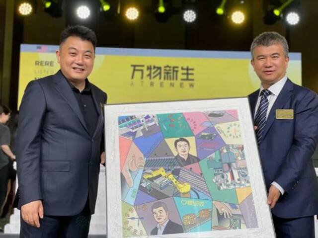 左：万物新生集团创始人兼CEO陈雪峰右：五源资本创始合伙人石建明