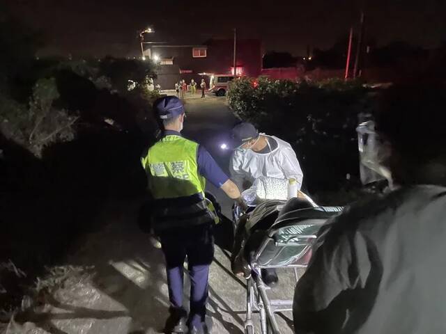 台湾88岁老人听闻要接种阿斯利康疫苗，离家出走迷路山区30小时