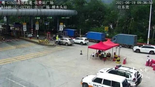 东莞全市高速公路入口开展防疫检查，市镇两级政务服务大厅凭预约码进场