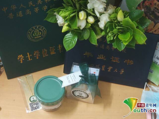 毕业礼物又上新！有高校送一片花海