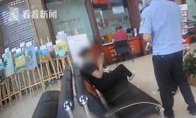 大妈沉迷炒股被骗13万 一周前转账刚被民警劝阻