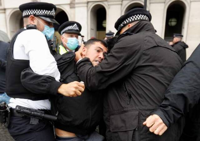 英国将全面解封日推迟至7月19日 警方已逮捕8名抗议者
