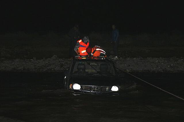 四名地质工作者在青海无人区执行任务被困 消防连夜救出