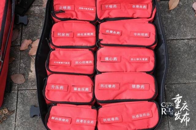 背囊化卫生应急快速小分队的应急背包物品李昊东摄