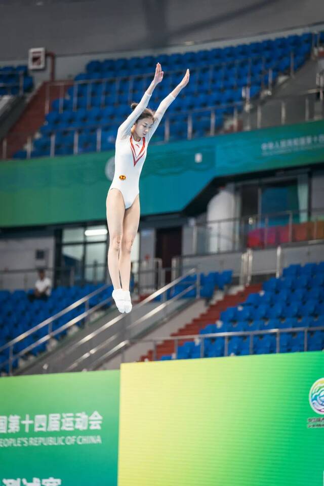 “空中芭蕾”在西大上演！十四运会蹦床测试赛举行