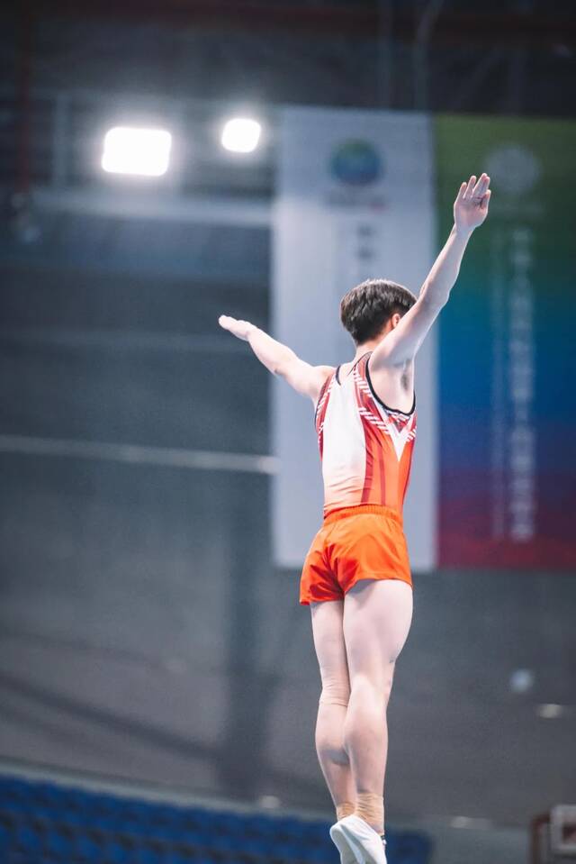 “空中芭蕾”在西大上演！十四运会蹦床测试赛举行