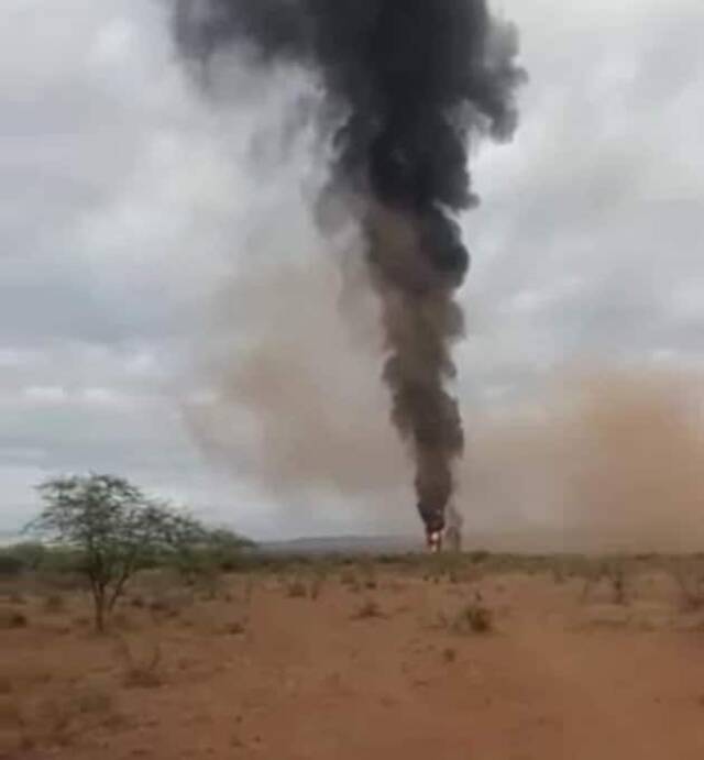 肯尼亚一架军用直升机坠毁 造成多人死伤
