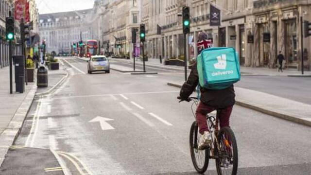 英国法院裁定“骑手”为“自由职业者” Deliveroo股价上涨4%