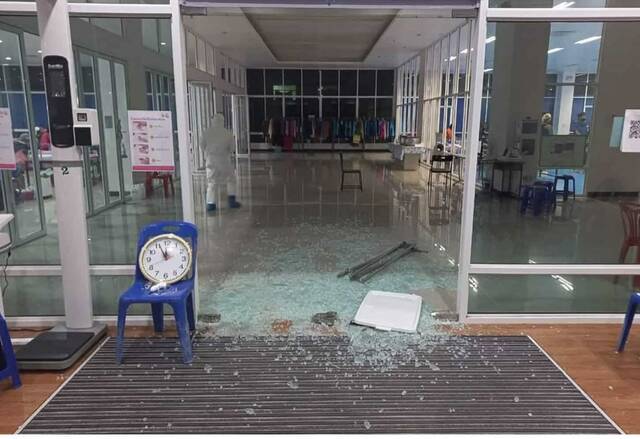泰国巴吞他尼府一方舱医院发生枪击案 1名新冠肺炎患者被枪杀