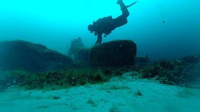 美国水下考古团队在休伦湖下发现9000年前黑曜石石器工具文物