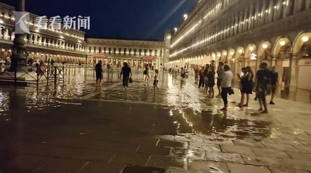 视频｜“水城”威尼斯再被淹 圣马可广场变成池塘
