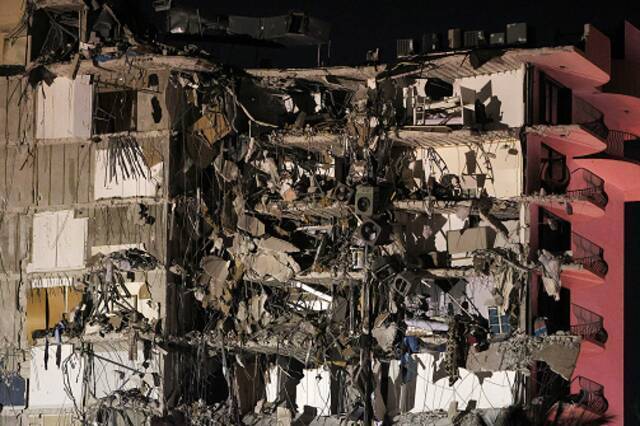 美迈阿密一高层公寓倒塌，致至少1死99失踪