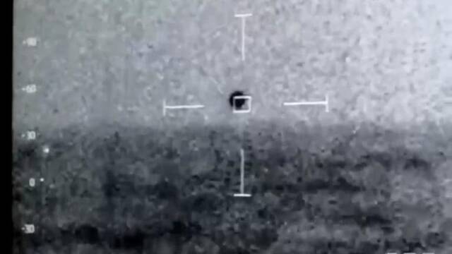 ▲尼尔森此前表示，对于美军飞行员目击的不明飞行物，已排除光学现象的可能性。图据CNN