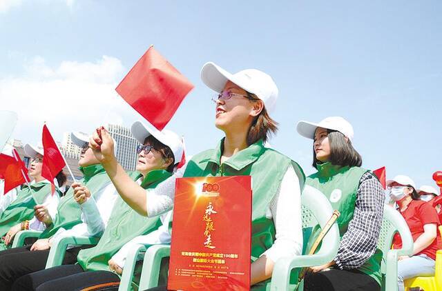 永远跟党走 红歌唱响百年辉煌——全省庆祝中国共产党成立100周年“永远跟党走”大型群众歌咏大会侧记