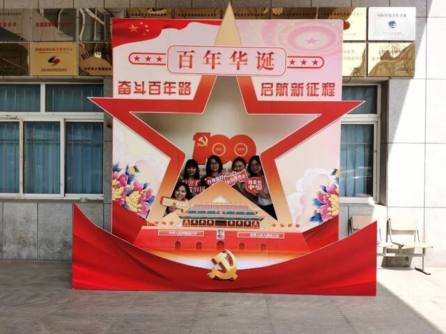 庆祝中国共产党百年华诞，长理校园氛围浓厚