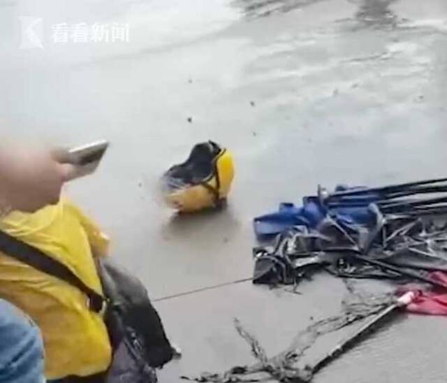 视频｜雨天下班后钓鱼 男子遭遇雷击晕倒在河边