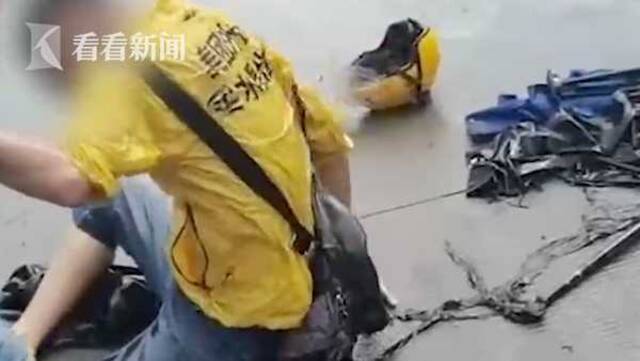 视频｜雨天下班后钓鱼 男子遭遇雷击晕倒在河边