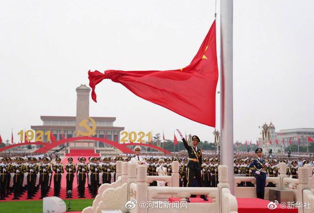 今天，大会升旗仪式的擎旗手是河北人