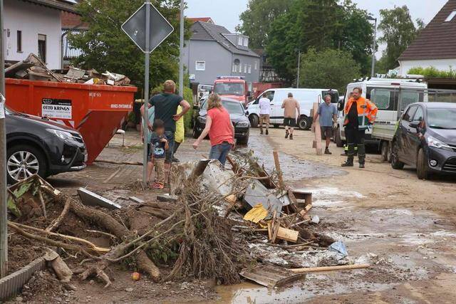 德式下水道不灵了？德国全境遇暴雨，多地街道内涝严重