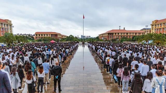 云南大学举行庆祝中国共产党成立100周年升旗仪式