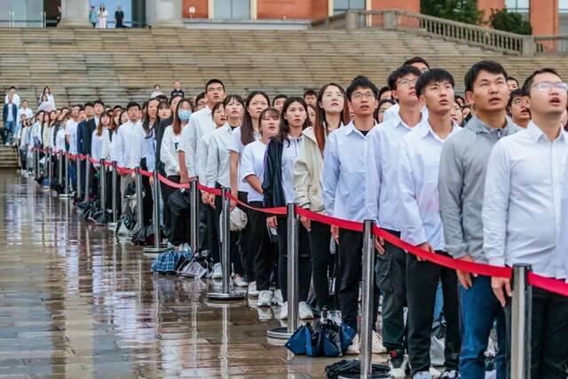 云南大学举行庆祝中国共产党成立100周年升旗仪式