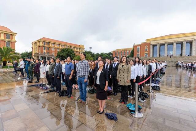 云南大学举行庆祝中国共产党成立100周年升旗仪式