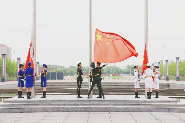 学校举行庆祝中国共产党成立100周年升旗活动