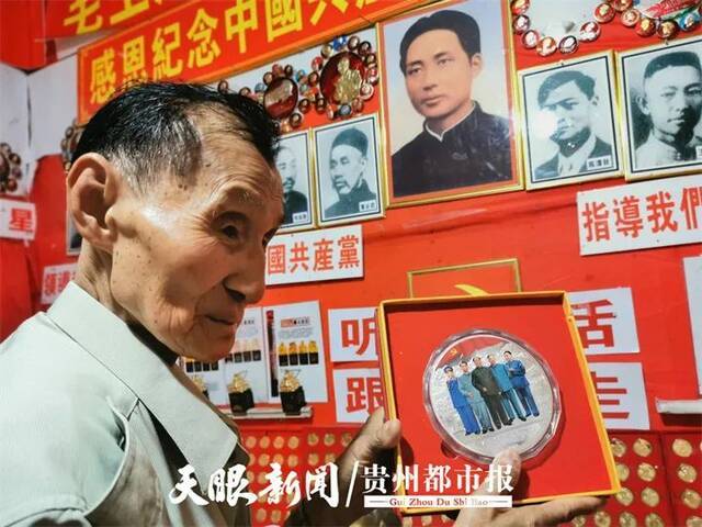 庆祝建党100周年，贵州一91岁老人拿出藏品办展览