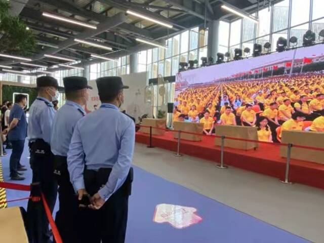 “这是一份荣耀”，上海三位民警受邀亲临庆祝大会现场