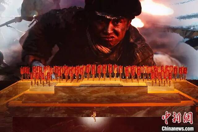 庆祝中国共产党成立100周年文艺演出《伟大征程》演出现场。中新社记者韩海丹摄