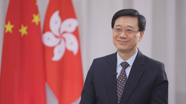 香港政务司司长：以坚定意志落实和执行有利经济的民生措施